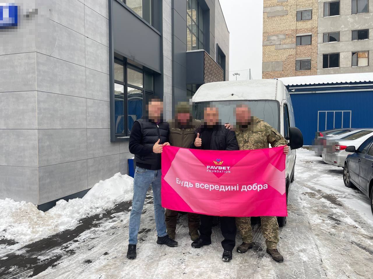 Favbet Foundation передав ЗСУ два мікроавтобуси